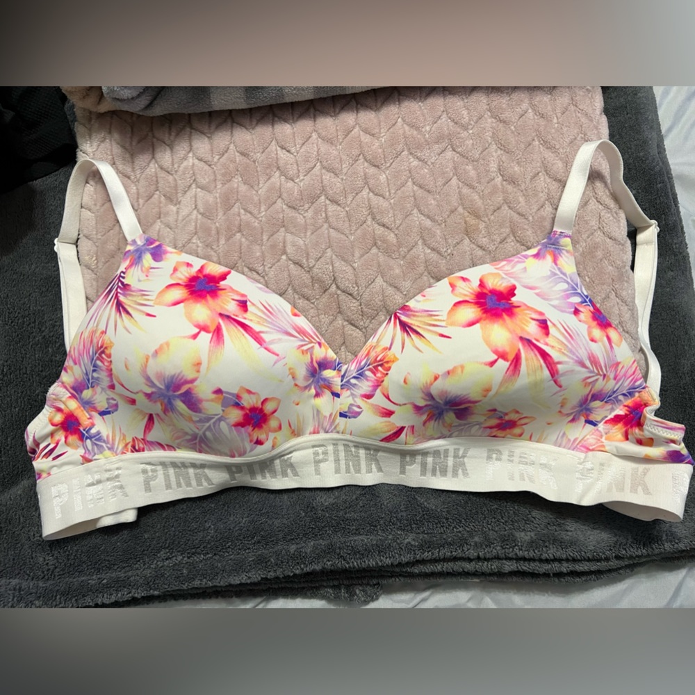 PINK wireless t-shirt bra